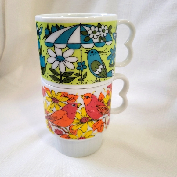 Beautiful 1960's-70's Stackable Mugs, Vibrant Floral & Bird Pattern on Both - Picture 4 of 16